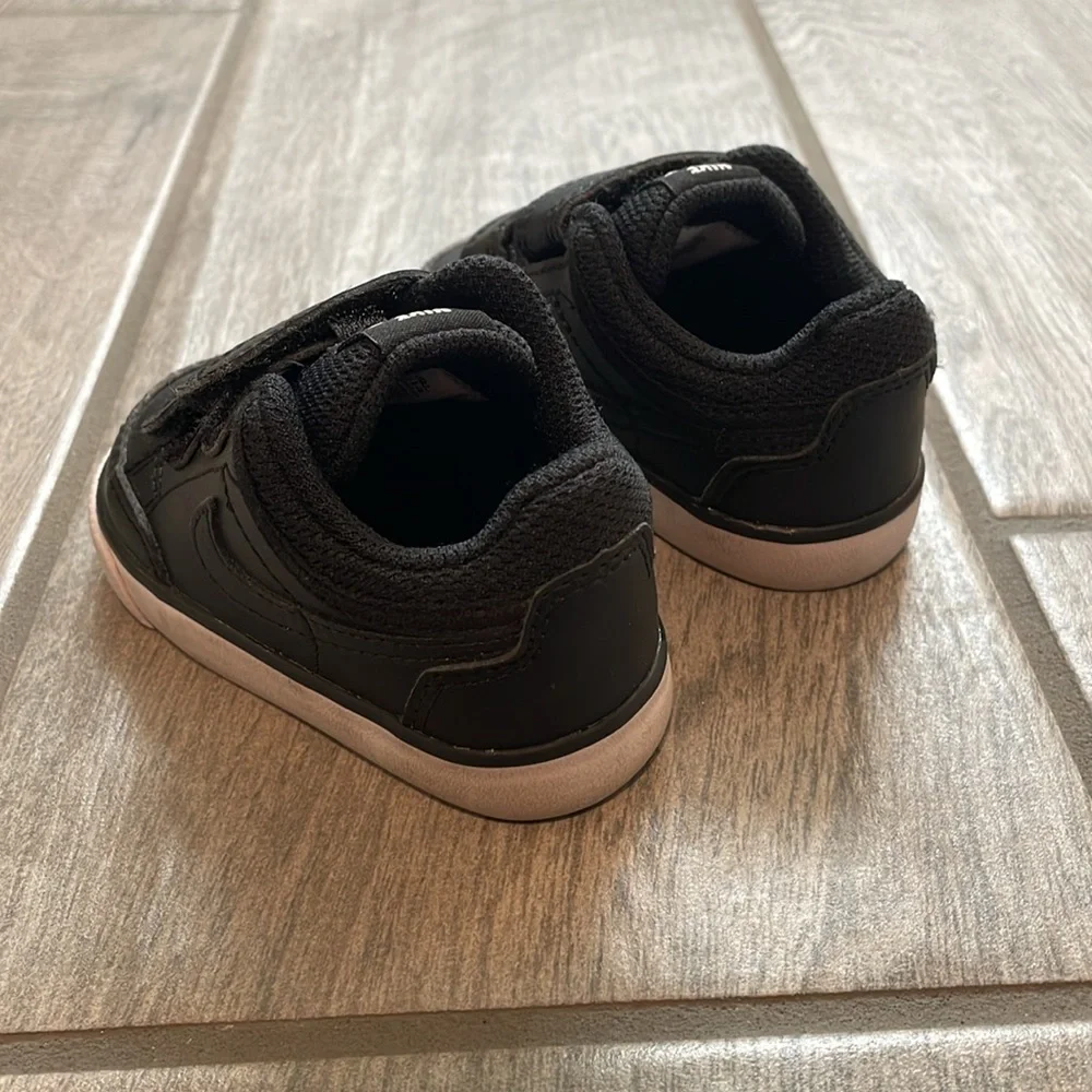 Nike Black Toddler Velcro Sneakers with White Soles